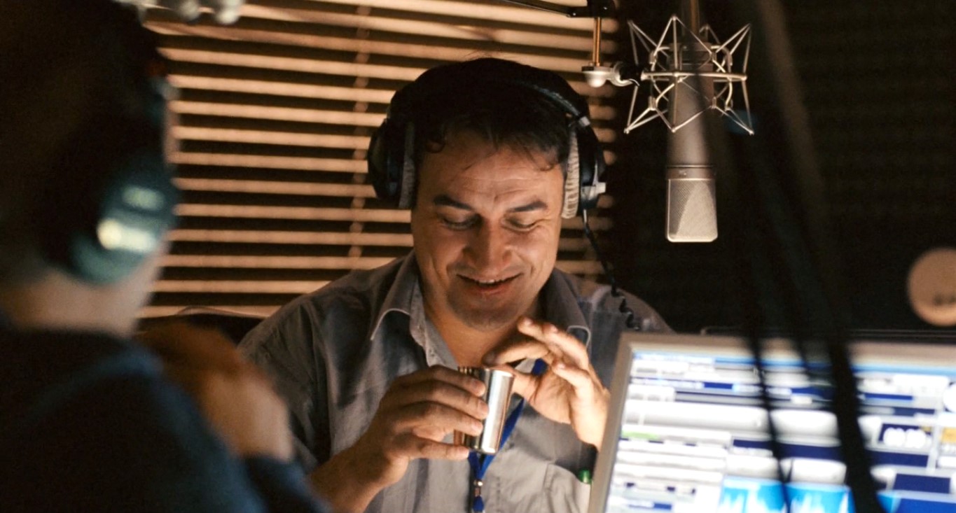 — Скажите пожалуйста, Иван Андреевич, ведь у животных нет никакой самостоятельной возможности как-то выбраться?
— Да, есть. Теоретическая возможность есть у медведя-летуна. Он ведь на воле преодолевает до пятисот метров по воздуху. Но как он это делает! Он забирается на самую высокую сосну и оттуда планирует.