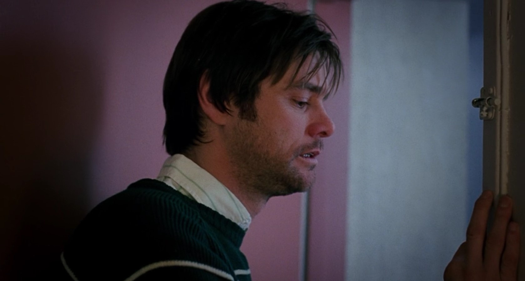 Как же неприятно потратить на человека так много времени лишь для того, чтобы узнать, что он так и остался для тебя лишь посторонним.