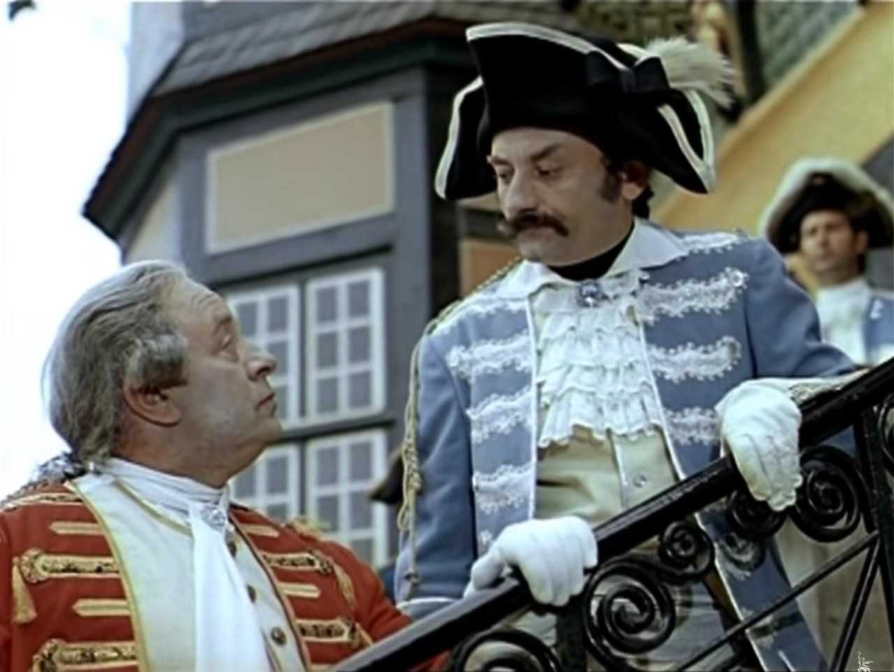 — Это ещё что такое?
— Арестованный.
— Почему под оркестр?
— Ваше Высочество, сначала намечались торжества. Потом аресты. Потом решили совместить.