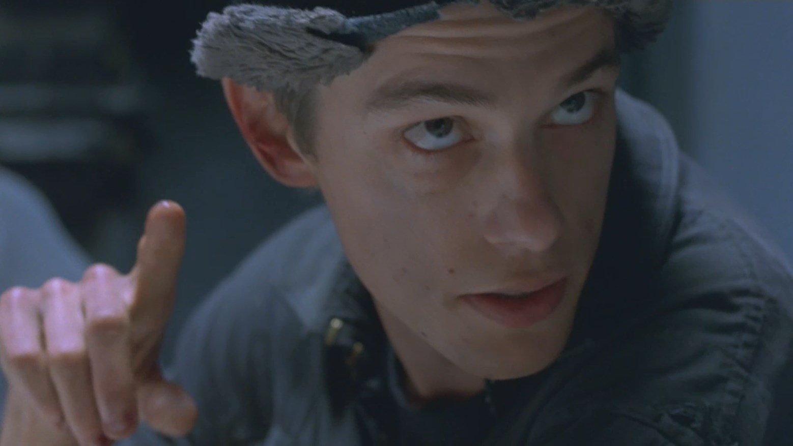 Инстинкты и слабости как раз и отличают нас от мерзких машин. (Отказывать себе в слабостях — терять свою человеческую сущность…)