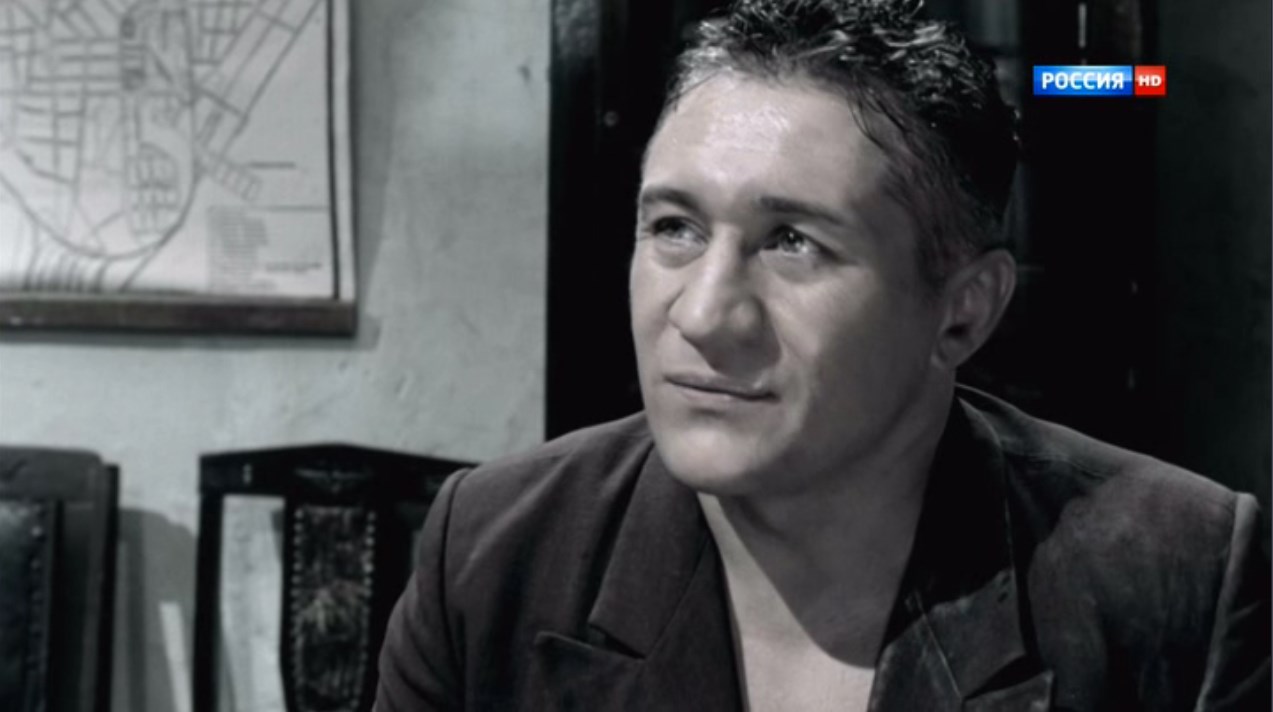 Ты не гони мне, Сеня, не гони. Здесь Уголовный розыск, а не баня. Нема ни голых, ни дурных.