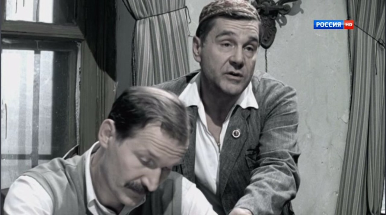 Сеня, друг. Не дай бог, конечно... Что ты мне истерику мастеришь? Ты посмотри вокруг и трезво содрогнись. Ты уже себе наговорил на вышку, теперь тяни на пролетарское снисхождение суда, мудрое, но несговорчивое.