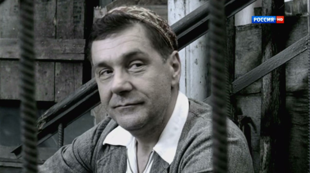 Завтра сядешь в моём кабинете и будешь учить уголовно-процессуальный кодекс от заглавной буквы «У» до тиража и типографии.