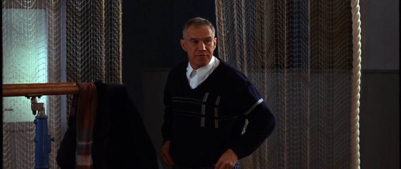 — Ну хватит! Я своего мнения не менял, хотя наполовину еврей.
— Евреев наполовину не бывает.