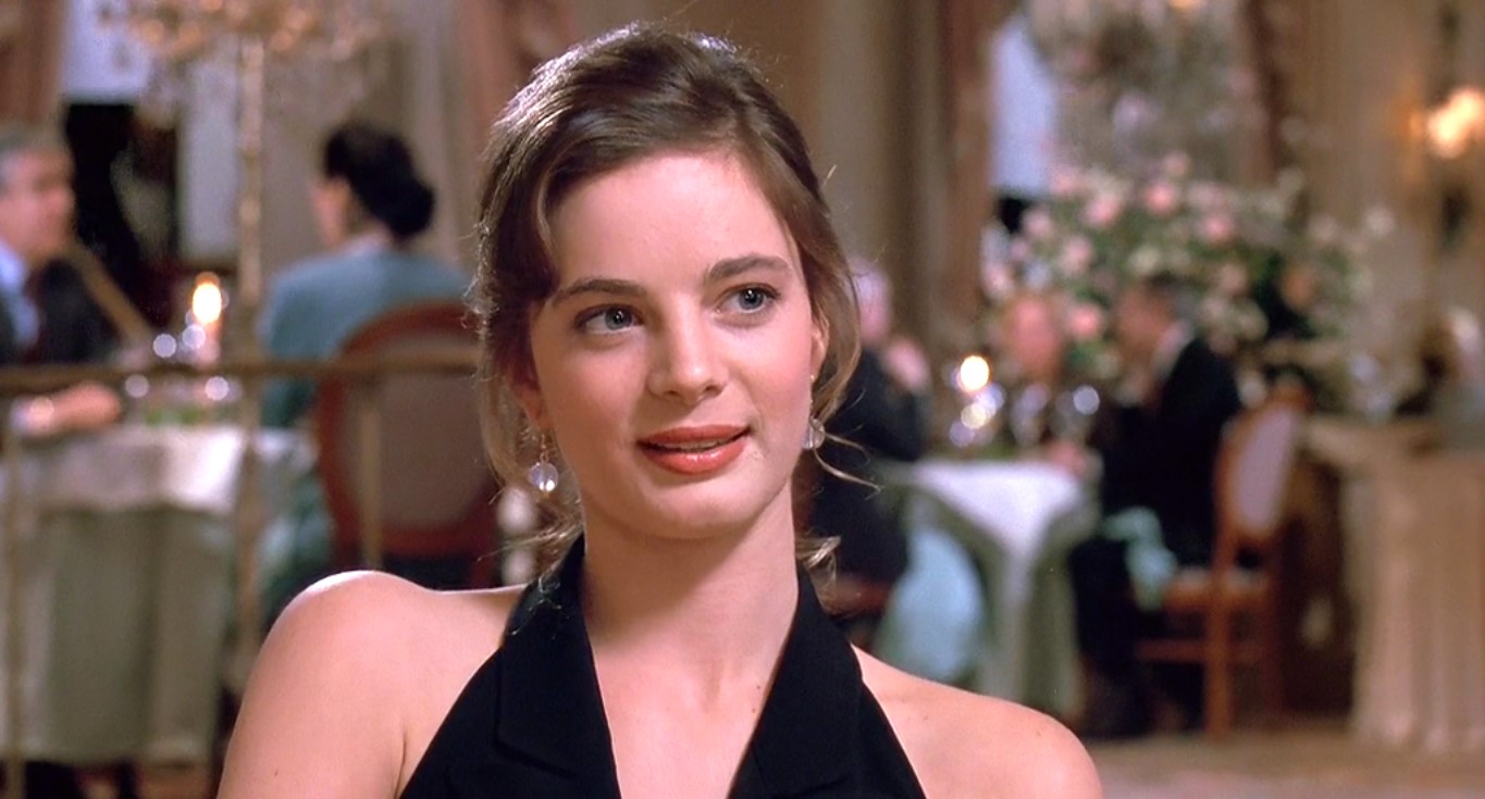 — Хотите научиться танцевать танго, Донна?
— Прямо сейчас?
— Я предлагаю свои услуги, бесплатно. Что скажете?
— Что-то страшновато...
— Чего вы боитесь?
— Боюсь ошибиться...
— В танго не бывает ошибок. Не то, что в жизни. Это очень просто, поэтому танго – такой замечательный танец. Ошибаешься — сделай вид, что так и надо... и танцуй дальше.