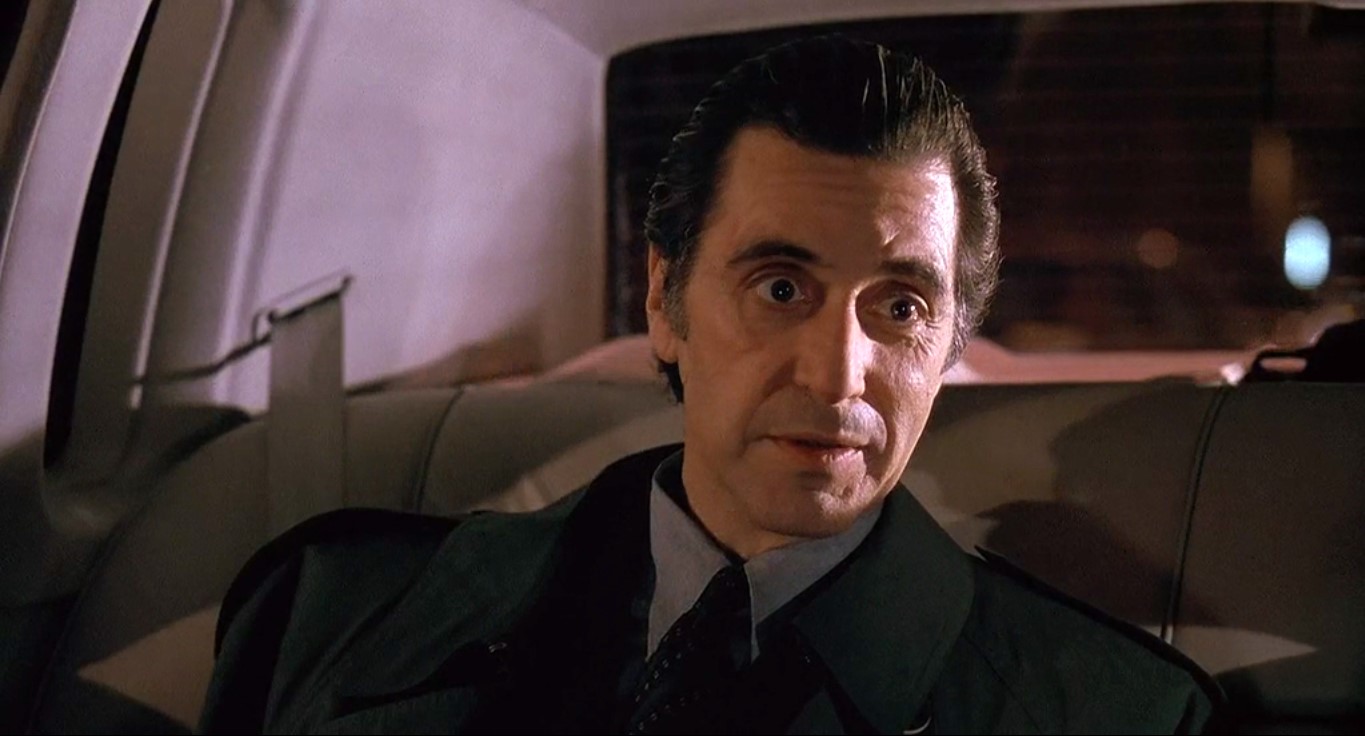 подполковник Фрэнк Слэйд Чарли Симмс — Что с тобой?
— Со мной?
— Да, машина как-то тяжело едет... Не знаешь, почему? По-моему, тебе весь мир давит на плечи.