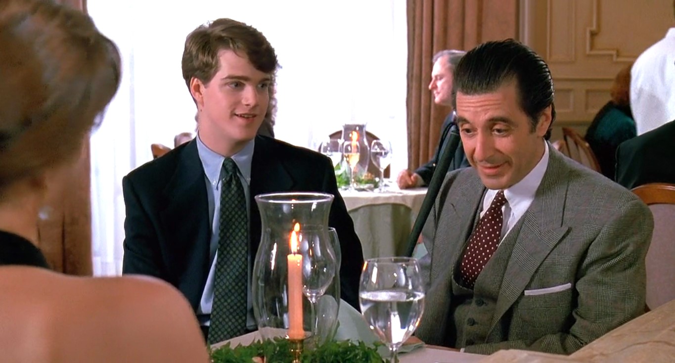 подполковник Фрэнк Слэйд Донна (девушка в ресторане) — Майкл думает, что танго истерично.
— Это Майкл истеричен.