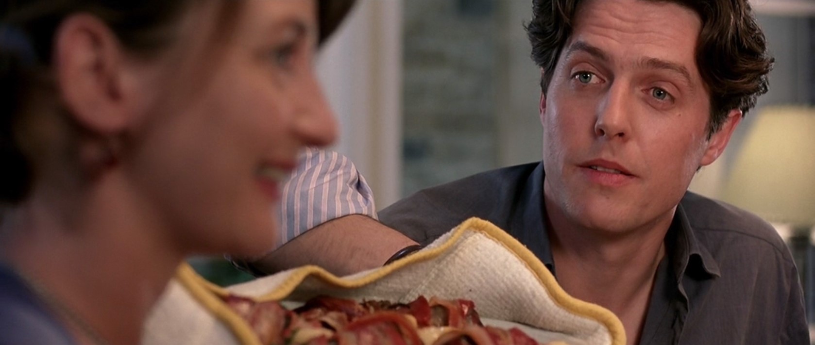 — Вальдшнепа?
— Нет, спасибо. Я фрукторианка.
— А кто такие фрукторианки?
— Мы верим, что фрукты и овощи всё ощущают. И готовить их — жестоко. Мы едим только то, что упало с куста или с дерева. Эти плоды уже мертвы.
— Значит, эту морковку...
— Её убили, да.
— Убили... Бедная морковка.