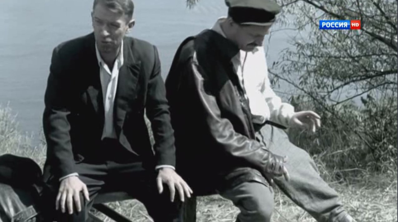 Доктор прописал мне спокойствие для сердца, и я буду спокоен. Значит или ты мне сейчас скажешь, что случилось, или я гэпну тебя в морду со всей моей любовью.