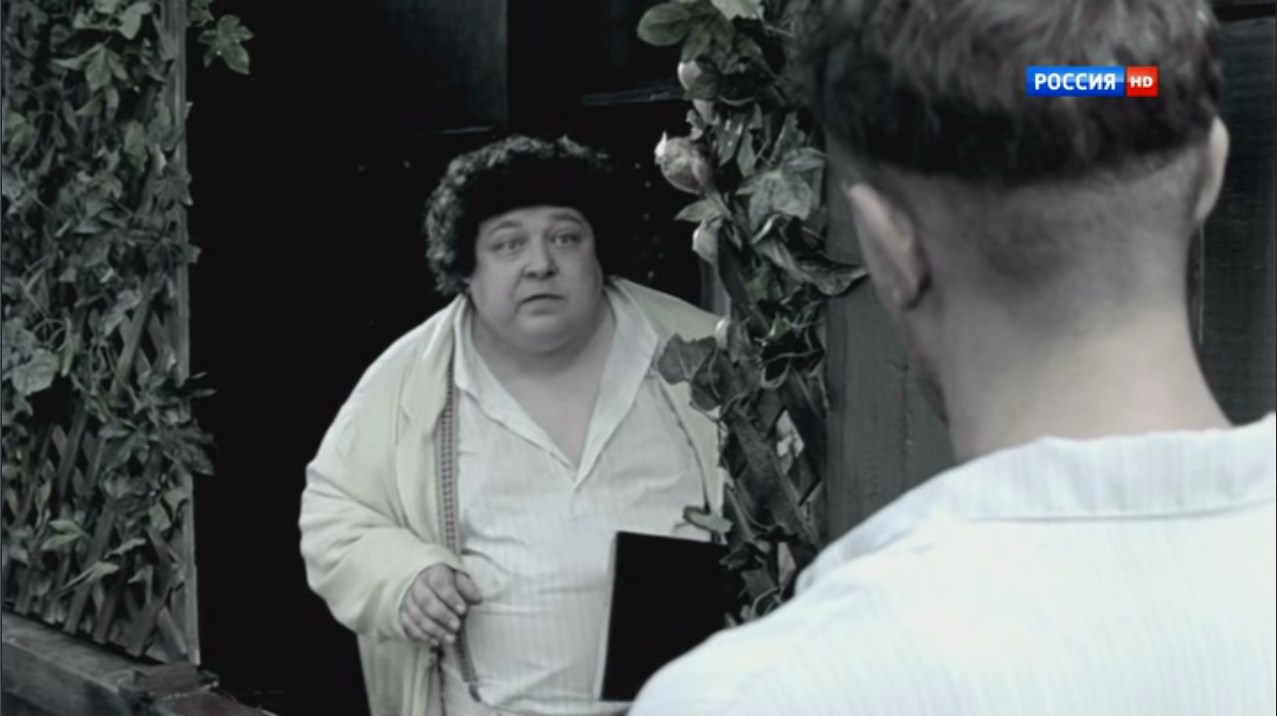 — Есть квартирка на Преображенской... ой... на Советской Армии, хозяев нет, где – неизвестно, а мадам Короткая мается с двумя детями-паразитами у комнате неважного размера. Требуется только черкнуть: «Поддерживаю ходатайство». По-соседски.
— Как мадам зовут?
— Короткая.
— Эммик, у нас есть майор Разный, до пары твоей Короткой, я ему передам твою просьбу.
— А шож Вы не сами, Давид Маркович?
— За отдел ОБХСС он отвечает, ему и карты в руки.
— Я так понял, что вы возражаете...
— Сильно возражаю... Так возражаю, Эммик, что будет время, я тебе ухи отвинчу.