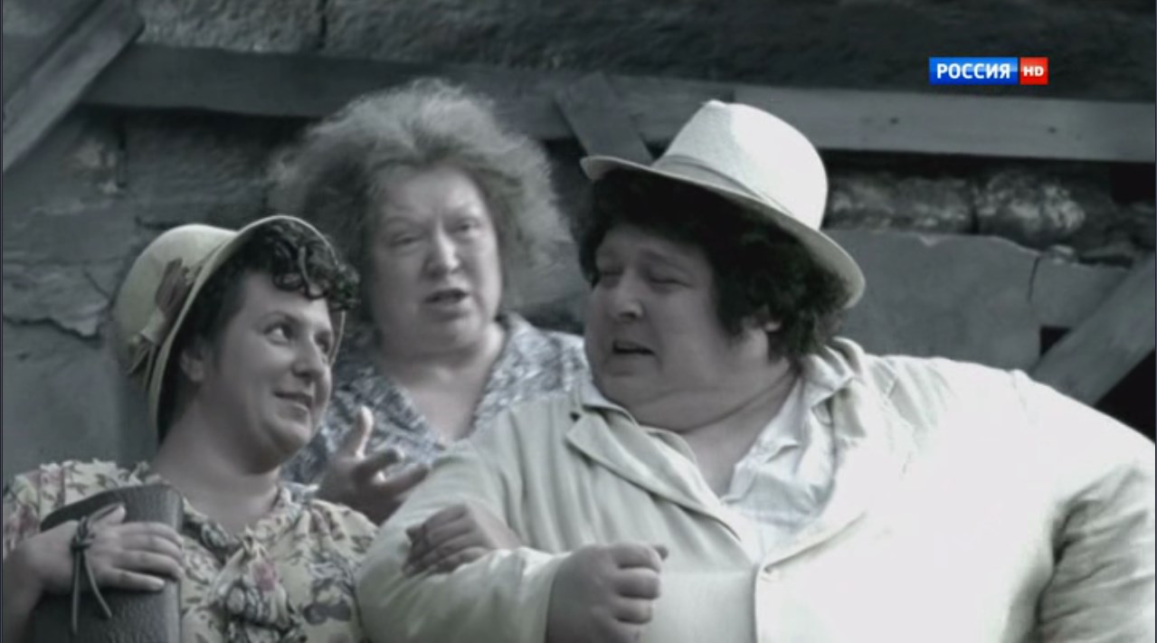 — Эммик, что Вы потеряли в том ресторане, Вы мне скажите.
— Вы не видели красивой жизни, мама!
— А что, разве нельзя покушать со вкусом дома? Я же с утра уже всё приготовила: и гефилте-фиш, и форшмак, и синенькие...
— Ой, Вы, мама, не смешите меня!
— Ой-вэй, как будто у него нет дома, у этого ребенка. Эта Циля откуда взялась на мою голову, такой гембель! Ведет себя, как румынская проститутка. Какое счастье, что твой папа не дожил до этого дня, когда он видел, чтоб ребенок пошёл в ресторан от мамы. Мама готовит целый день...