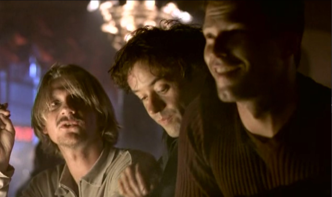 — Это бордель или кабаре?
— Точно никто не знает.