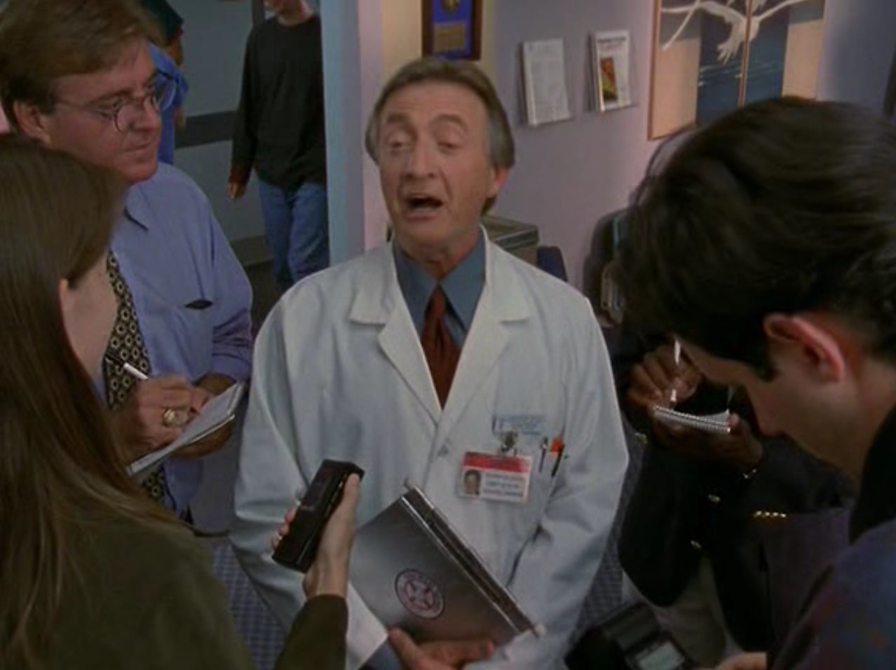 — А! Вот наши Бэтмен и Робин!
— [мысленно] Чёртовы комплексы! Насколько же низка моя самооценка, если даже в собственных фантазиях я лишь помощник главного героя?!