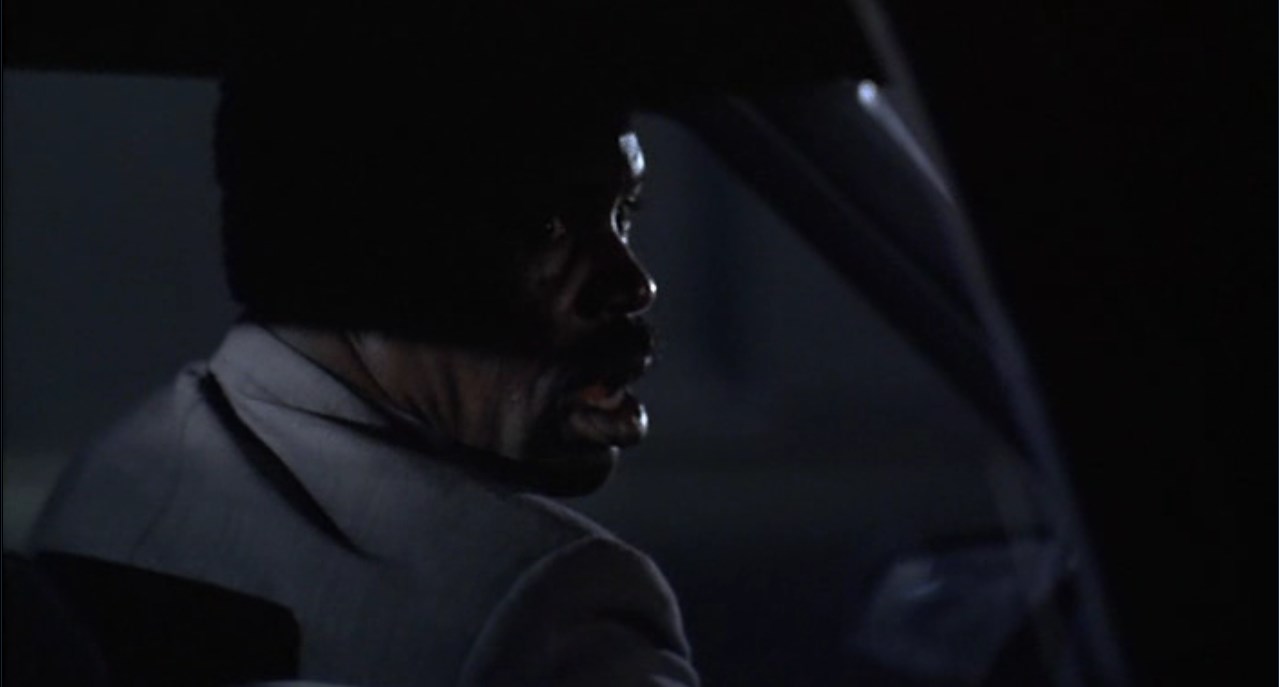 — Понимаешь, в чём дело? Бог ненавидит меня...
— А ты попробуй ненавидеть его обратно. Мне помогает.
===========================================
— Бог меня ненавидит.
— Ответь ему взаимностью.