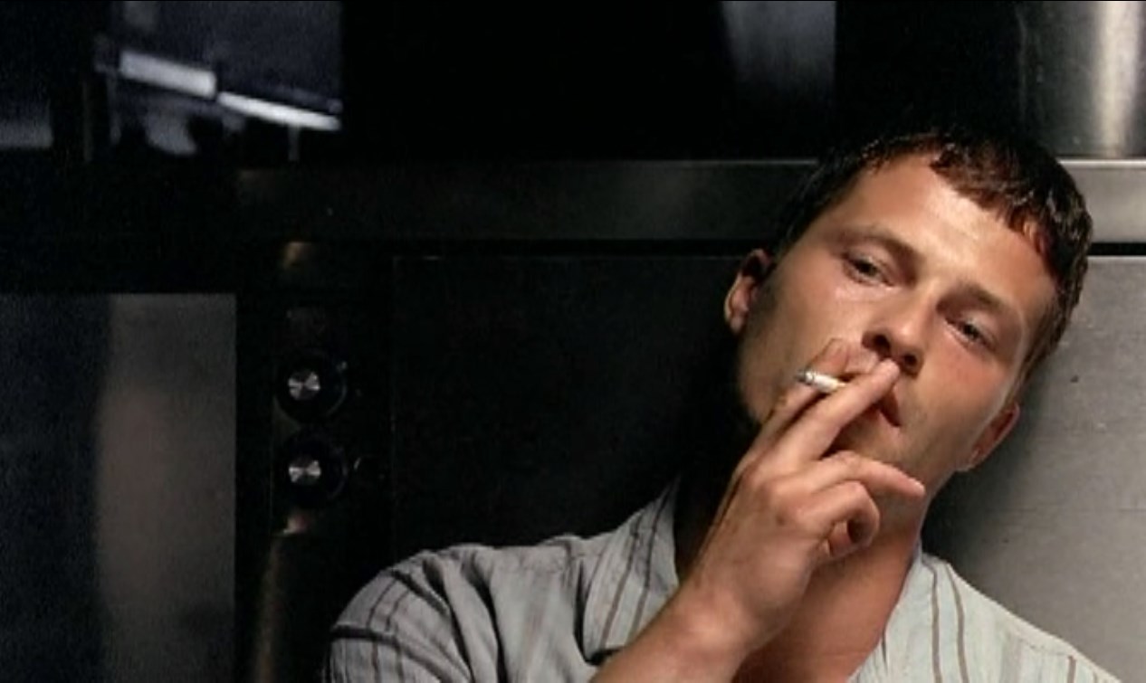 — Закури... так легче.
— Курить? Нет, это опасно для здоровья.
— У меня же не рак легких.