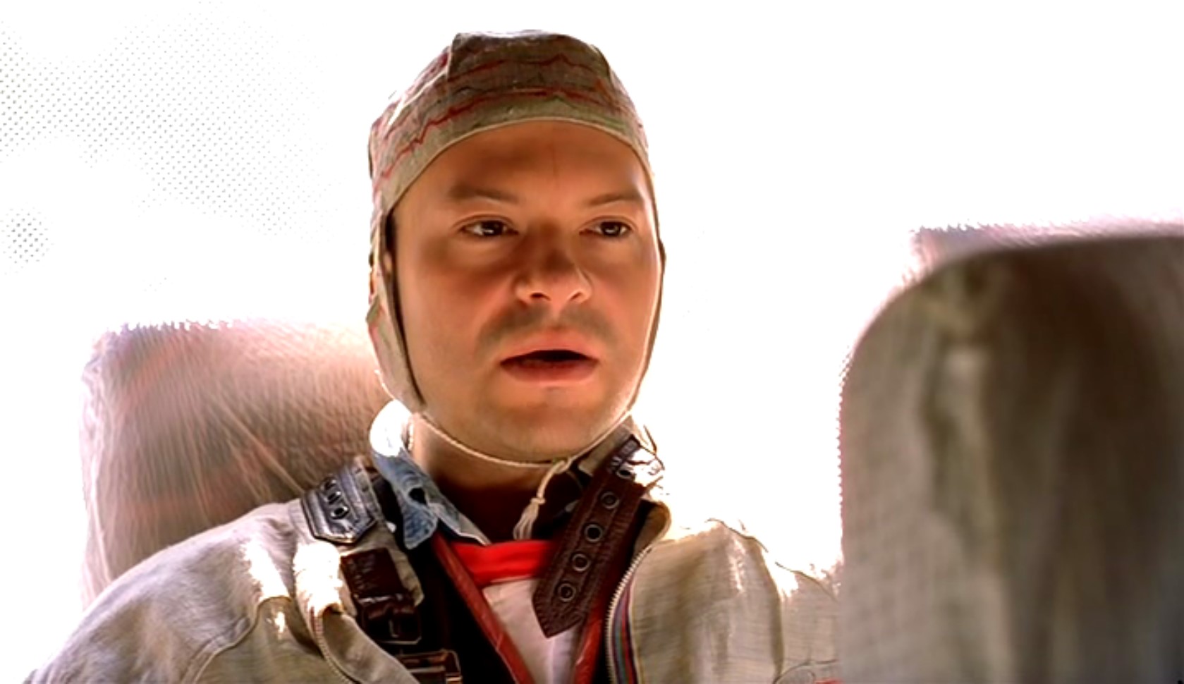 Мама и папа познакомились во Франции, в Париже. Он шел по улице и круассан ел, а она чужие франки потеряла и собиралась на себя руки наложить. Он её в кафе отвёл, абсента попить. Через семь месяцев я родился.