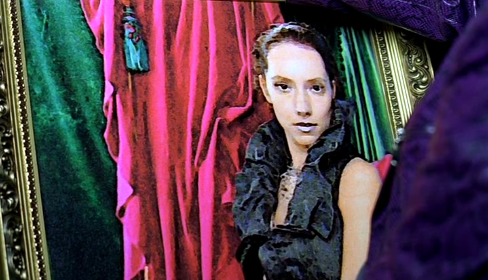 генерал Епанчин: — Вот она, Настасья Филипповна. Как живая. Твоя будущая половина. Счастливчик.
Ганя Иволгин: — Оно, конечно, женщина она эффектная, но она с Тоцким сожительствует. И, говорят, выпивает часто. У меня мама напряглась уже, как электричество.