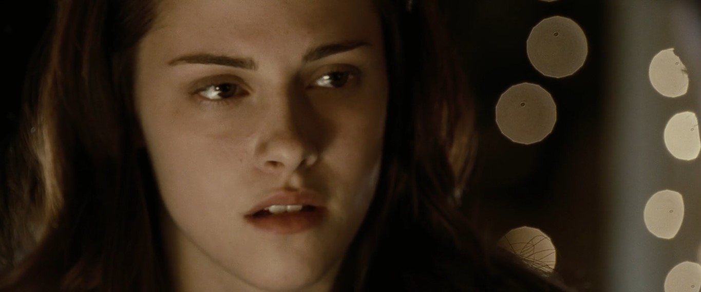 — У меня нет сил оторваться от тебя.
— И не надо...