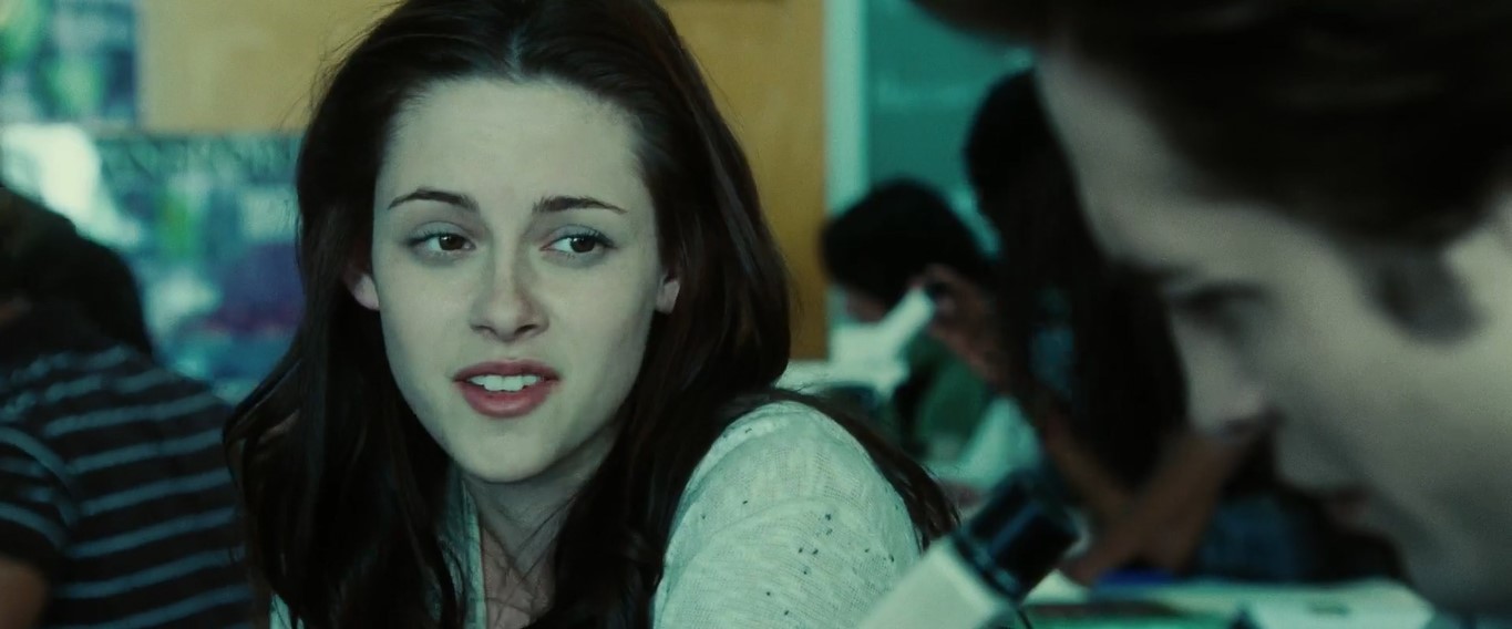 — Ты любишь дождь?
— Поговорим о погоде?
===================
— Радуешься дождю?
— Хочешь поговорить о погоде?