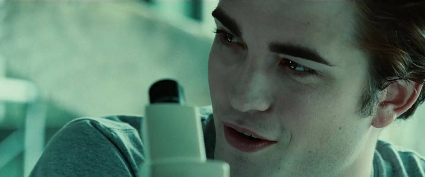 — Ты любишь дождь?
— Поговорим о погоде?
===================
— Радуешься дождю?
— Хочешь поговорить о погоде?