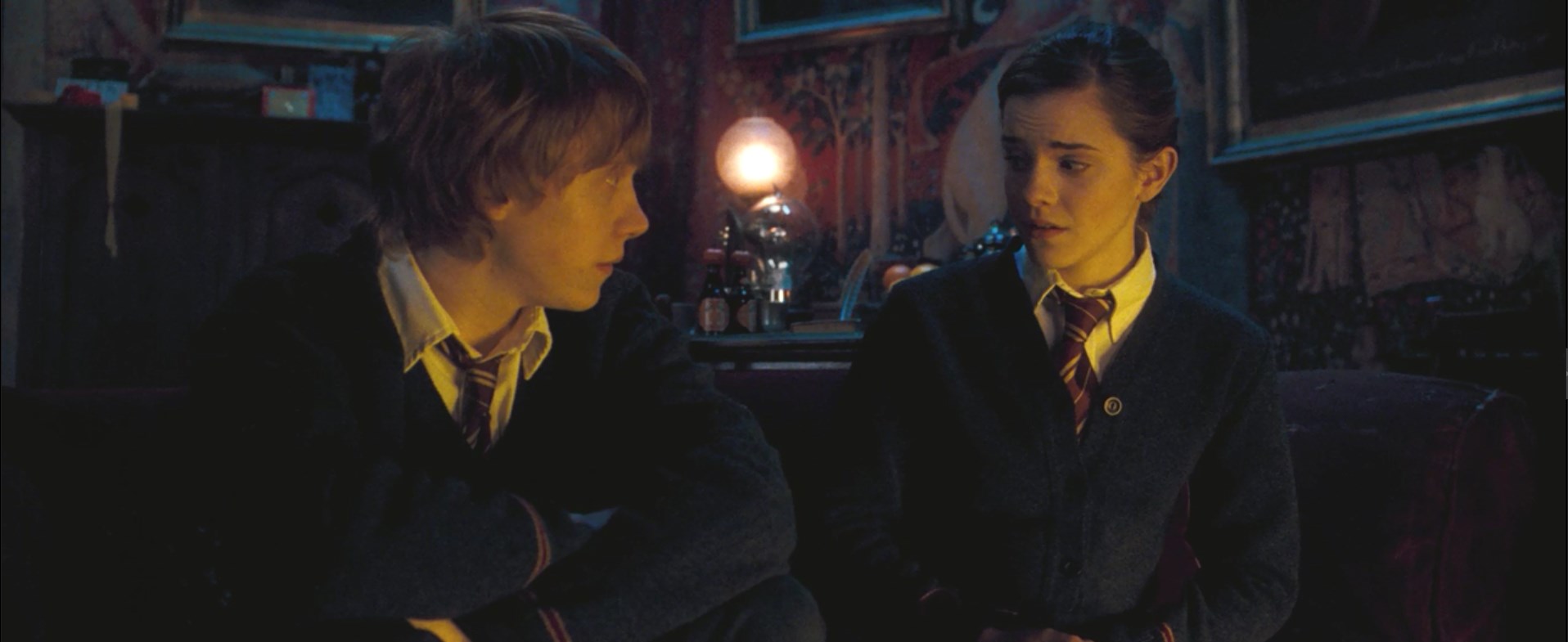 — Невозможно столько чувствовать сразу. Разорвешься.
— Это у тебя эмоциональный диапазон как у зубочистки.