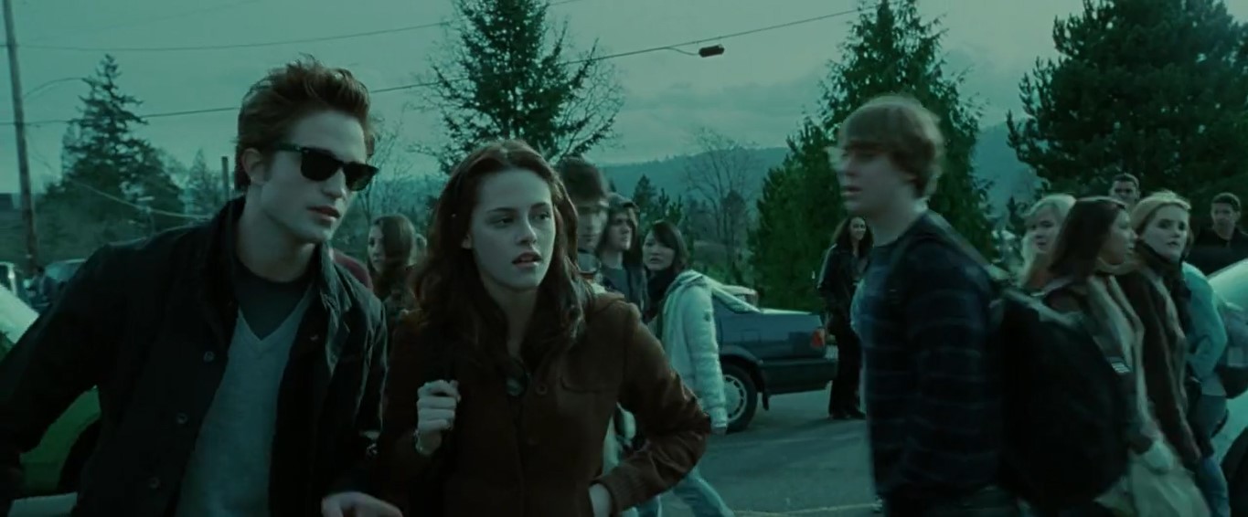 — Как все пялятся!
— Твои друзья? Заметил... Раз мы нарушаем все правила, и мне гореть в аду...