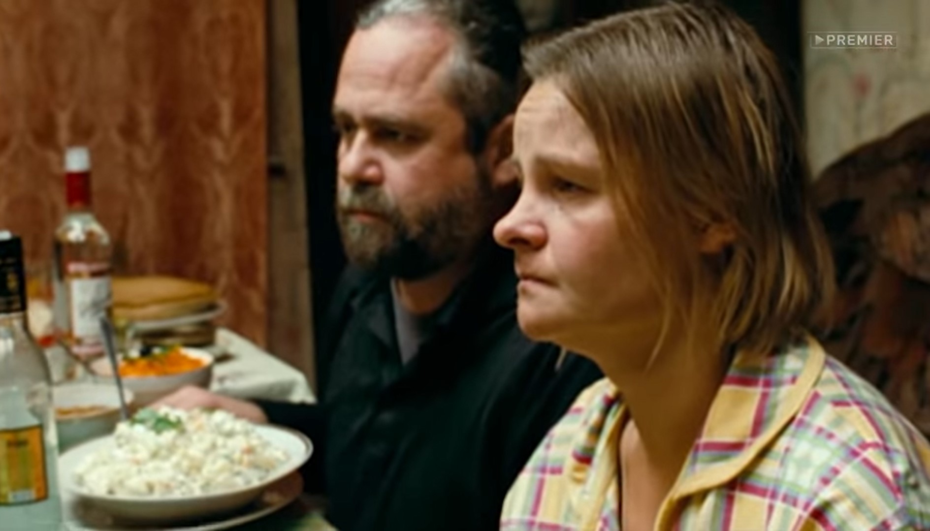 — Мама, а не пошла бы ты на хуй. Папа, а не пошел бы ты на хуй! Ебала я ваш столбняк! Все умрут, а я останусь, а вы, идите на хуй и в пизду!
— Мы все равно тебя очень любим…
— А я вас нет!