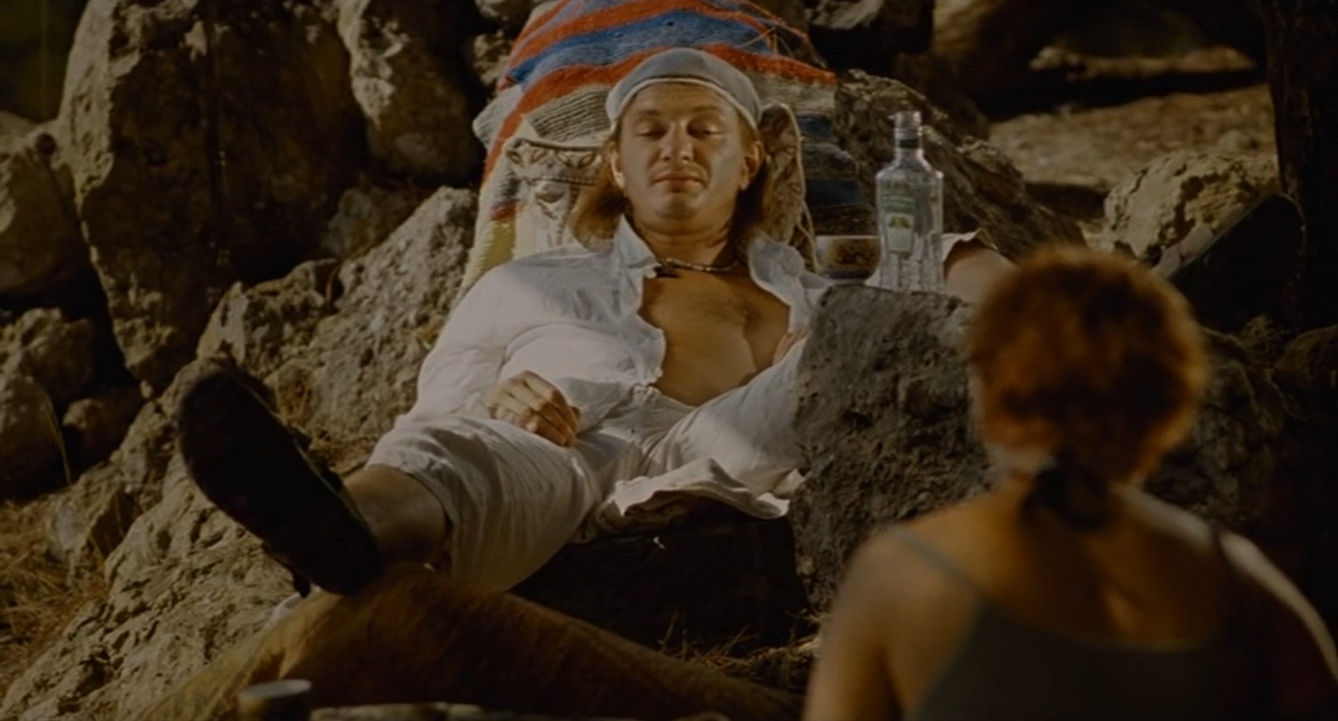 «Мистер»: — Змеи, слышите, всё-таки зря вы с мужчинами не спите.
«Старшая Змея»: — Тебе что, не интересно про аленький цветочек?
«Мистер»: — Мне интересно про цветочек, но зря вы с мужчинами не спите.
«Младшая Змея»: — Ты что, среди нас принцессу нашёл?
«Мистер»: — Мм... нет. Принцесс среди вас нет, принцесса была сегодня на пляже. И всю свою жизнь я посвящу её поиску, а потом — обожествлению... Я говорю, зря не спите.
«Средняя Змея»: — С мужчинами?
«Мистер»: — С мужчинами.
«Старшая Змея»: — Мы почему? Мы спим. Только мужчин нет. Вот появятся — сразу спать начнём.