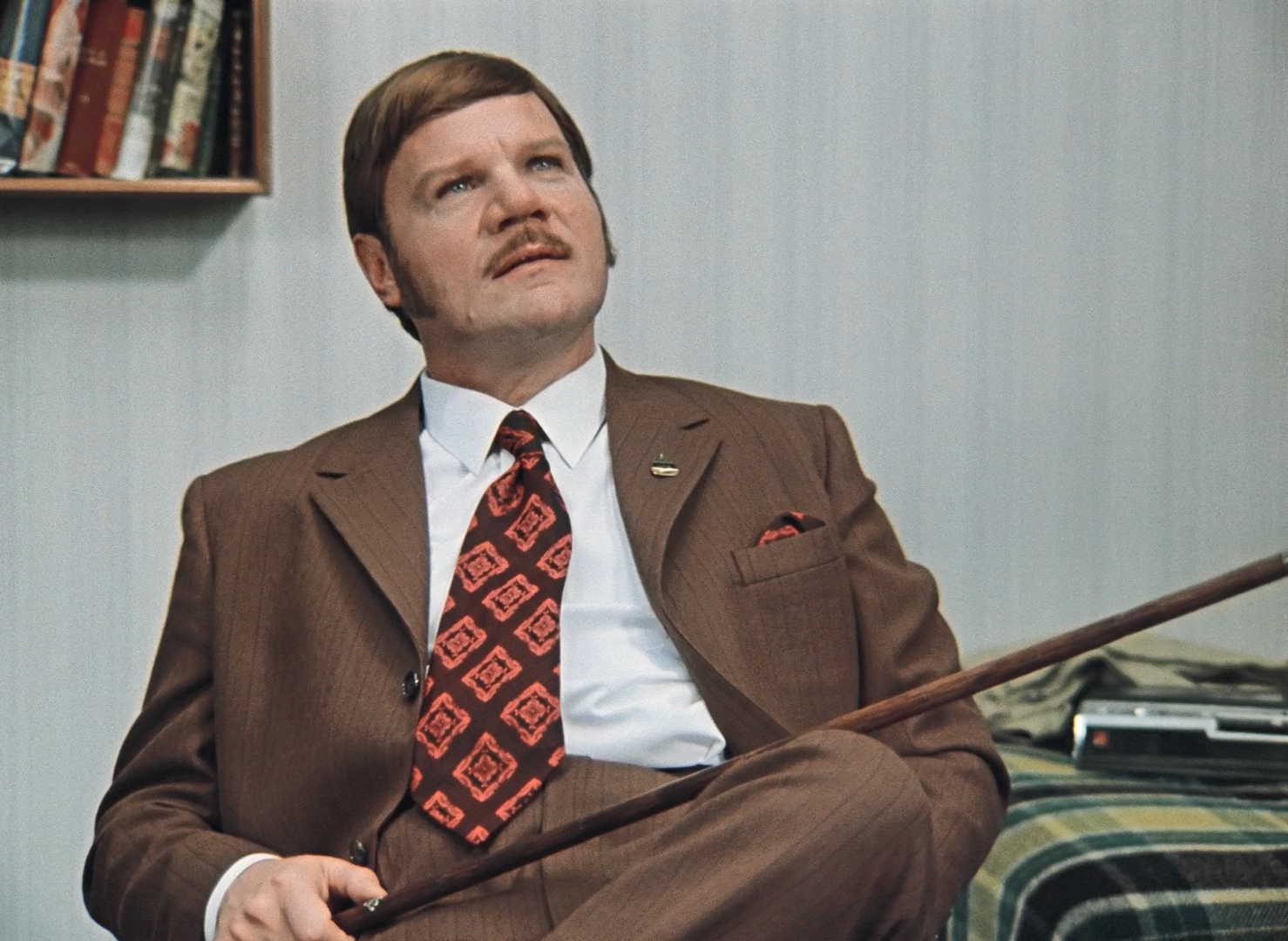 Замечательно. Поразительно. Гениально! Слушайте, я не узнаю вас в гриме! Кто вы такой? Сергей Бондарчук? Нет... Юрий Никулин? Нет-нет-нет-нет. Боже мой!... Иннокентий Смоктуновский… Кеша!