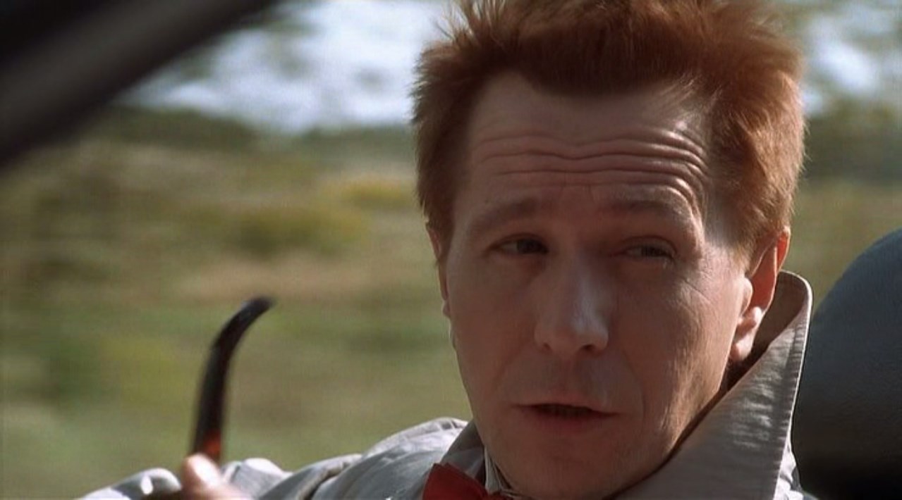 — Как можно ехать по несуществующей дороге в город, которого, вероятно, нет?
— Бывают же неуказанные телефонные номера. А почему не автострады, города?
— Должно быть другое объяснение.
— Другое объяснение... Ладно. Как насчет того, что это параллельное измерение, или вы спите, или это связано с вашим желанием? Или вы в коме после удара того ведра? Или, может быть, просто может быть, вы мертвы.
— И?
— А что вам еще надо? Я дал не одно объяснение, а сразу шесть, вполне здравых. Хотите, выбирайте любое, это ничего не изменит.