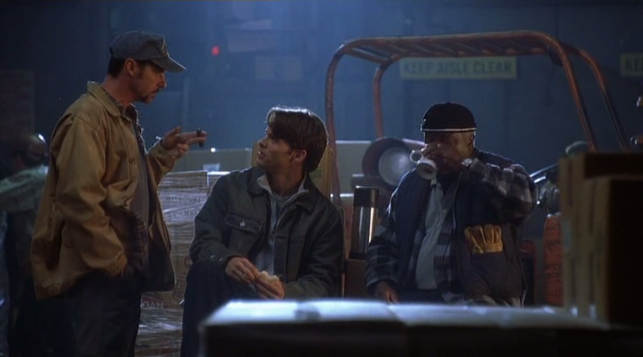 — Что бы ты про себя ни возомнил, все равно будет то же самое. Просто другая школа.
— Школа?
— А как же? Все в жизни — школа, только название меняют. Вот наш склад. Вместо директора — босс, вместо учителей — менеджеры, вместо уроков — выполнение заказов. Не выполнил заказ — тебя увольняют, выгоняют из школы. Слова другие, но все абсолютно то же самое. Школа.