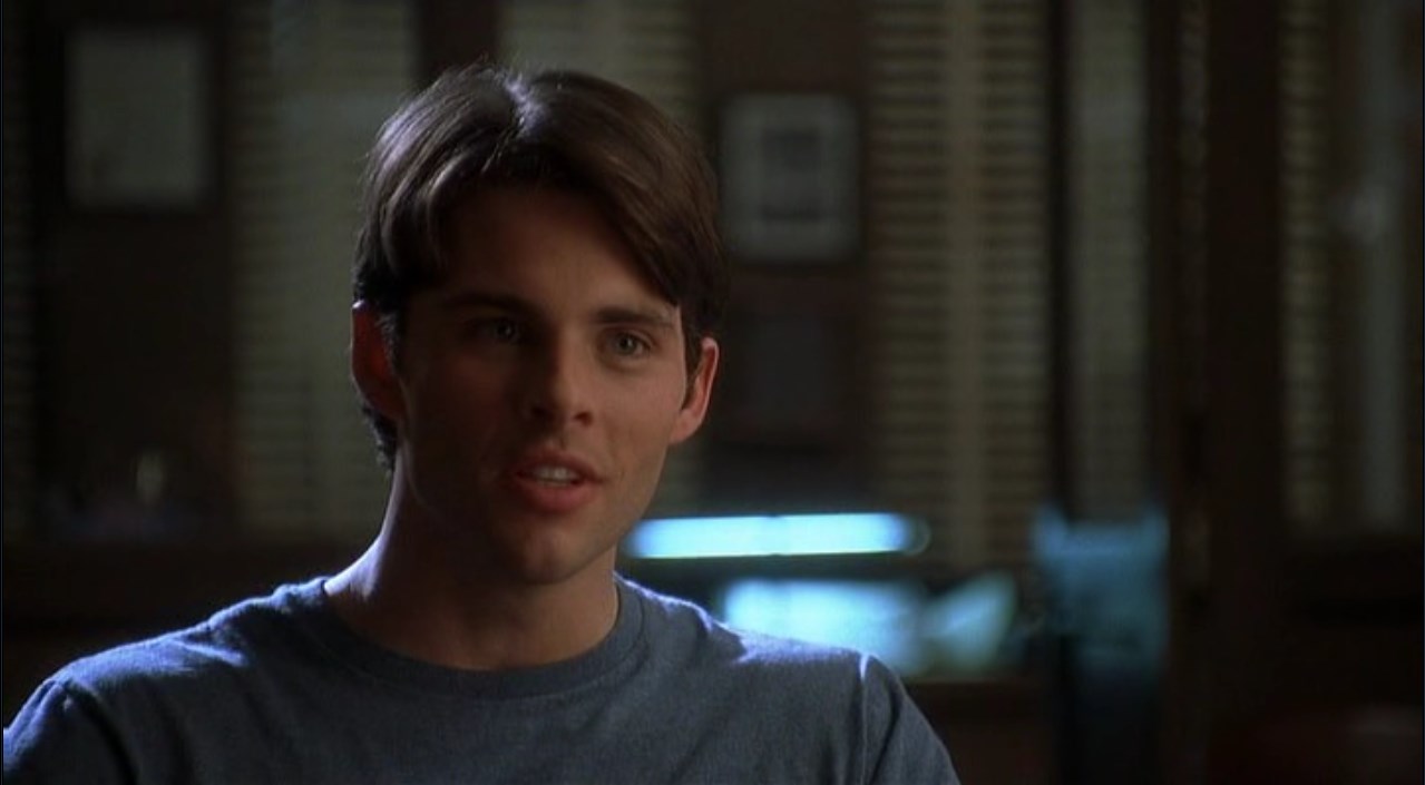 — Взгляните на них. Они кажутся вам несчастными? Простая, счастливая жизнь. Никаких решений, никакой ответственности. Никаких проблем. Они нашли ответ. А вы уверены, что ваша жизнь лучше?
— Они как животные!
— Мы все животные. Просто у некоторых другие приоритеты, только и всего.