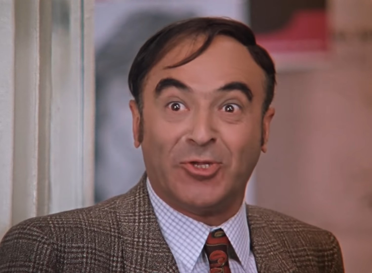 Ну и домик у нас! То обворовывают, то обзывают, а еще боремся за почетное звание дома высокой культуры быта! Это же кошмар! Кошмар!