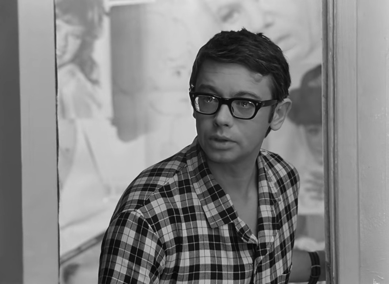 Что, вас уже выпустили из сумасшедшего дома?