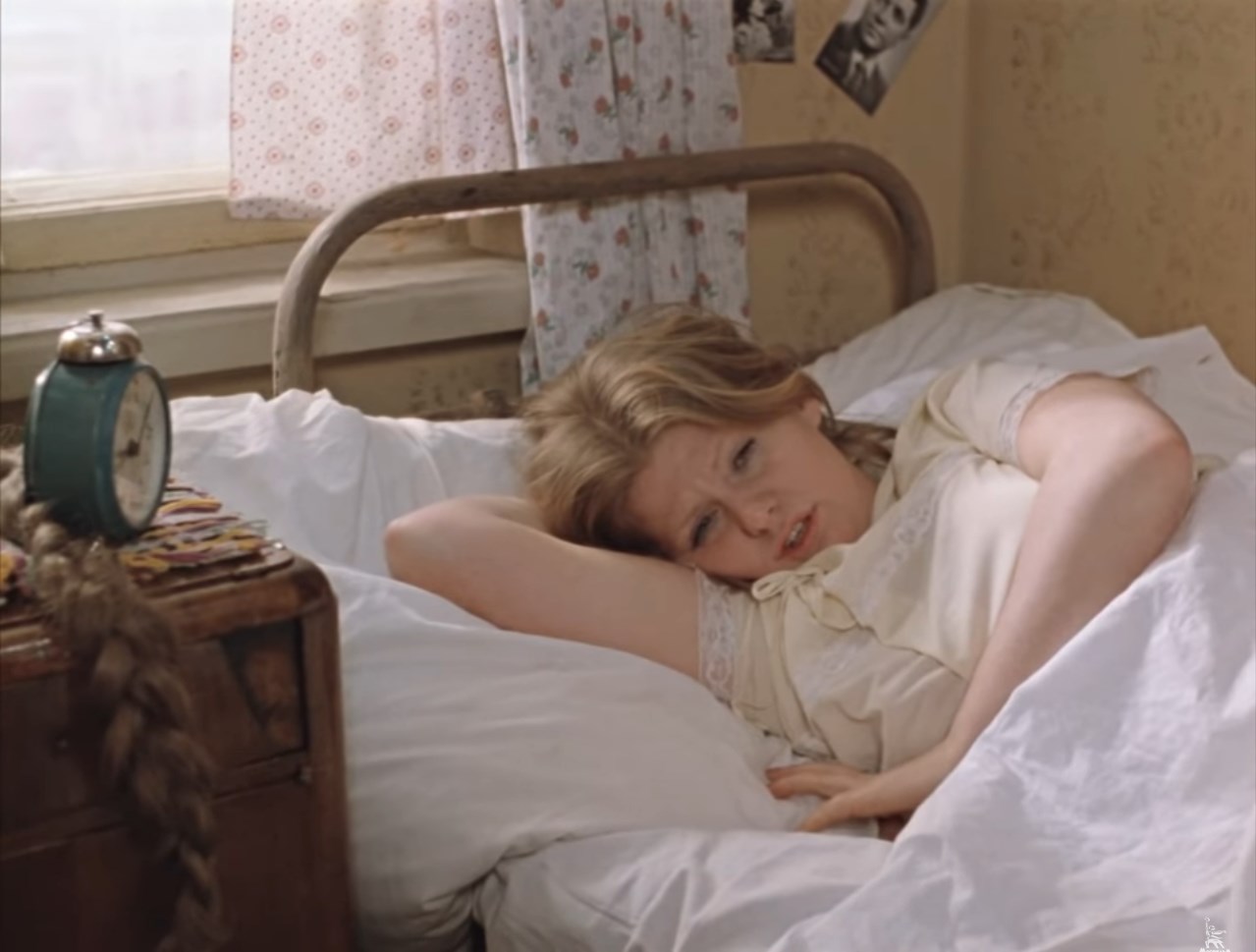 — А Тоня где?
— Уже уехала с Николаем на дачу.
— О, всё! Засосало мещанское болото!