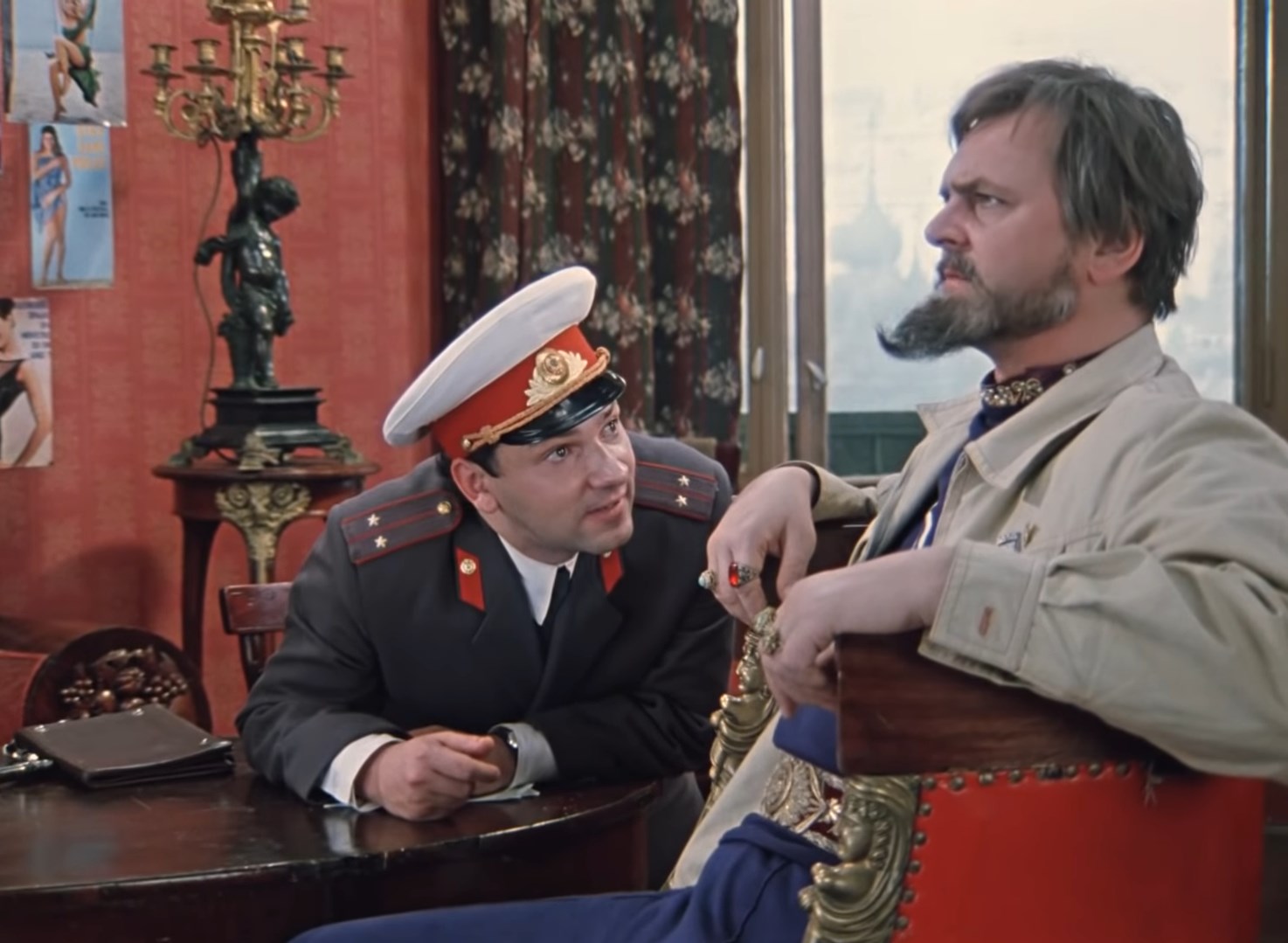 — А всё же, кто вы такой?
— Аз есмь царь!