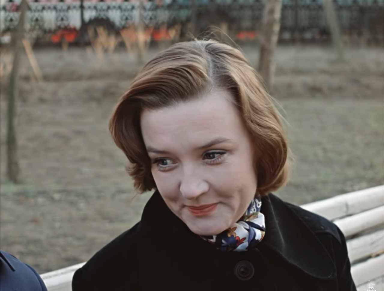 Господи, я столько раз представляла себе эту нашу с тобой встречу. Столько слов всяких придумывала. А встретились — и сказать нечего. По началу я еще очень сильно тебя любила, думала, что это мать тебя сбила с толку. Потом я тебя до смерти ненавидела. Потом мне ужасно хотелось, чтобы ты узнал о моих успехах и понял, как ты ошибся… А сейчас… Сейчас я думаю, если бы я не обожглась тогда так сильно, ничего бы из меня не получилось. Я думаю, хорошо, что ты на мне не женился.