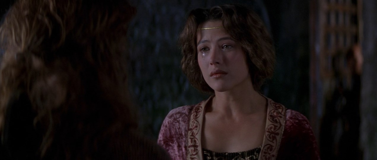 Умирают все, но не все действительно живут.
=========================================
Каждый человек умирает, но не каждый живет.