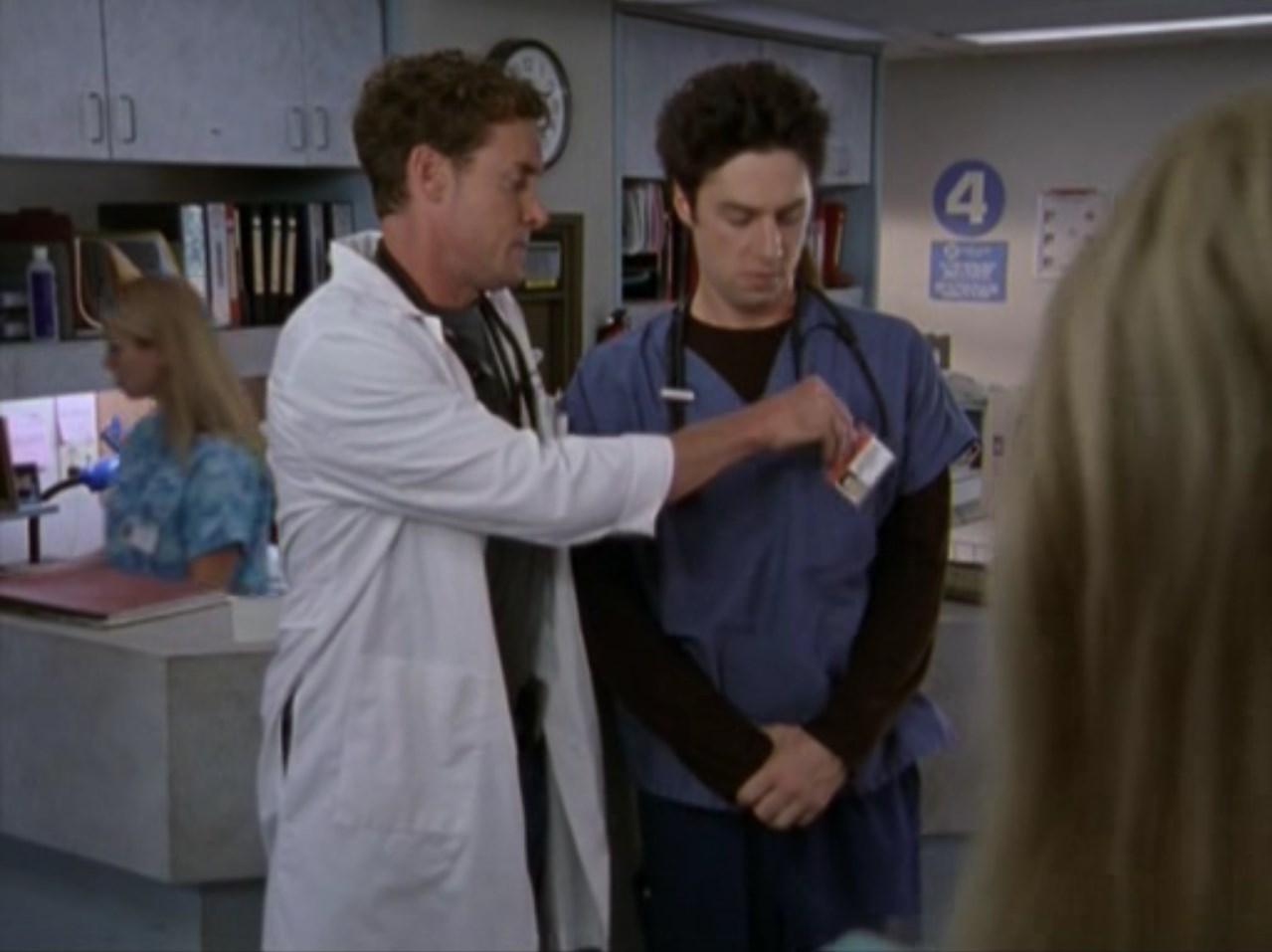 Молодец, мисс Марпл! А теперь посмотрим, сможешь ли ты разгадать тайну пропавшего бэйджика?