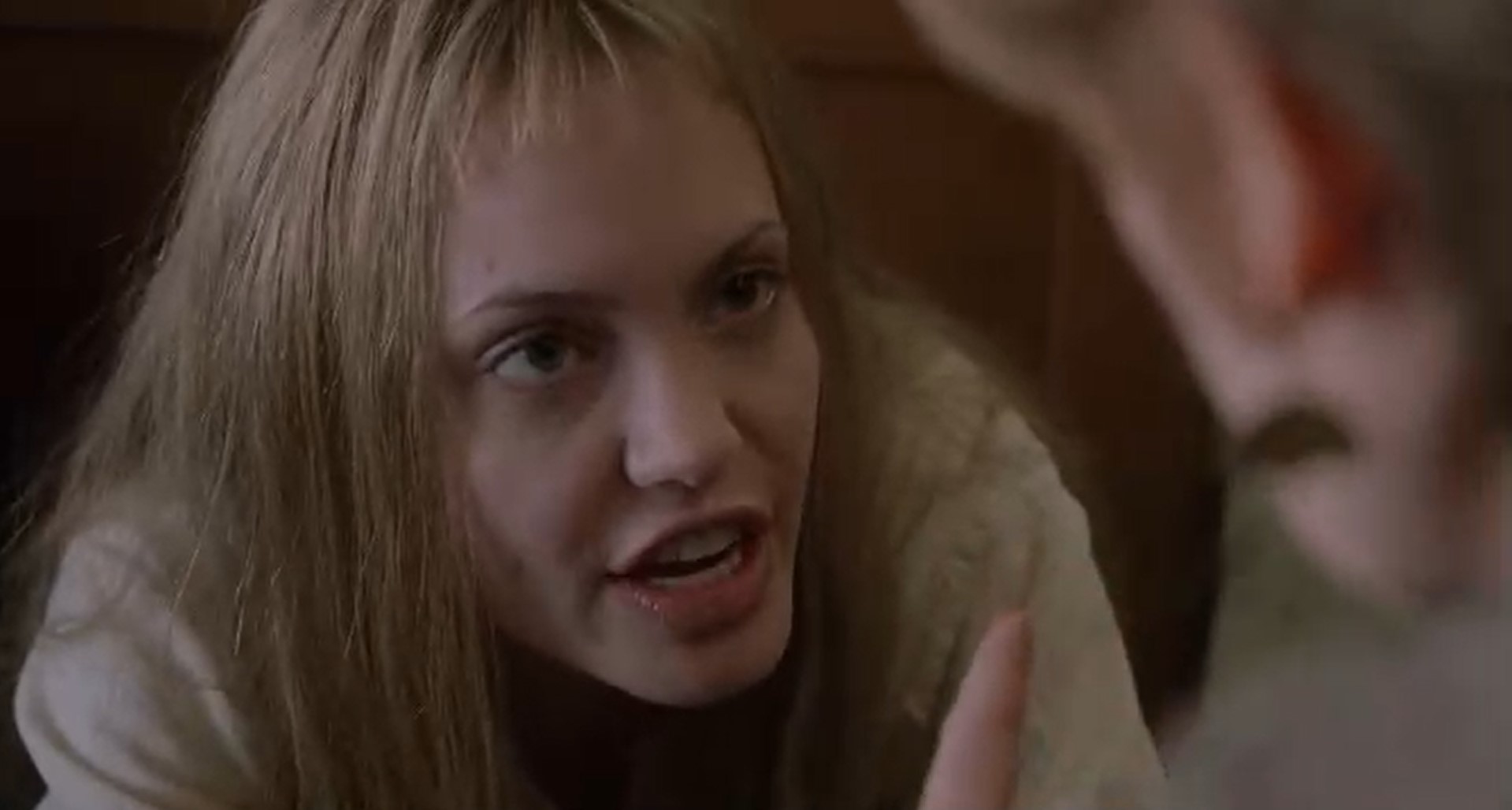 Я дам тебе совет! Не тыкай ты своим сраным пальцем в сумасшедших людей!