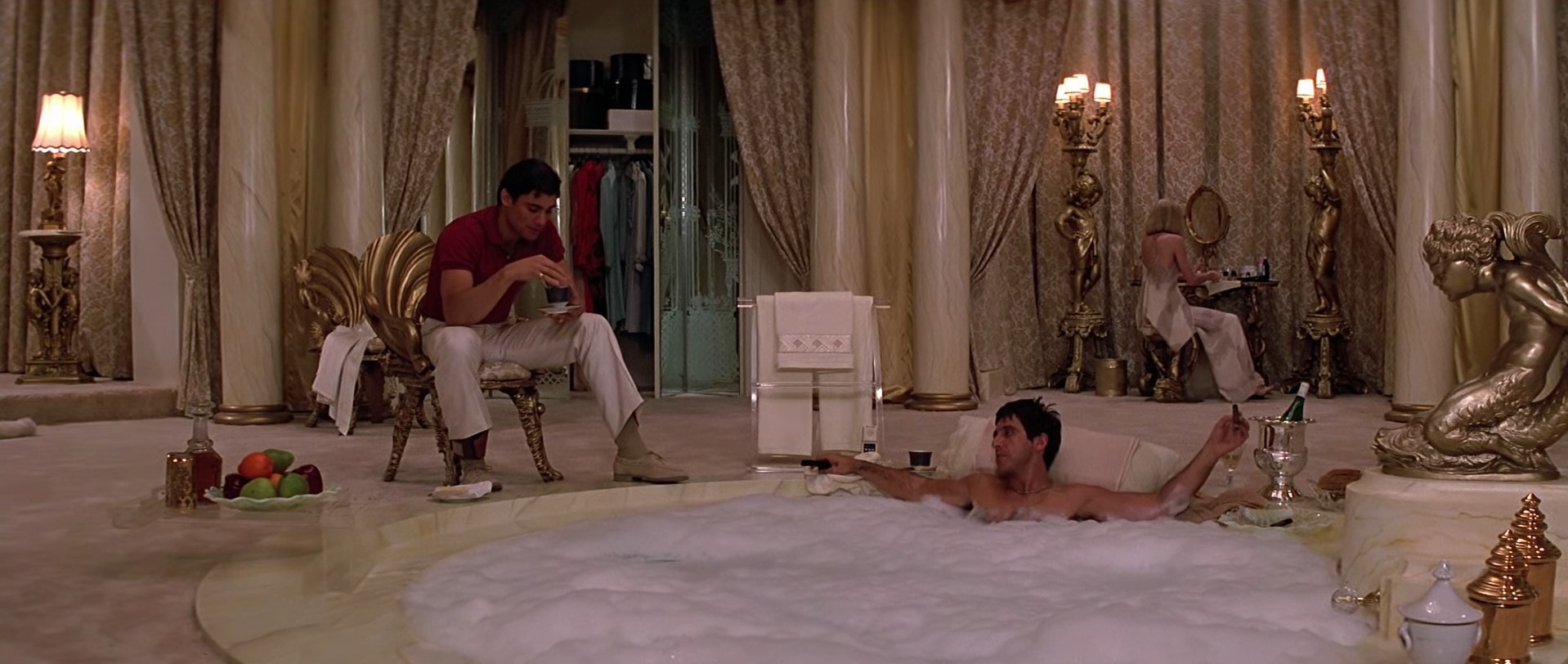 Знаешь, что такое капитализм? Это когда все тебя имеют.