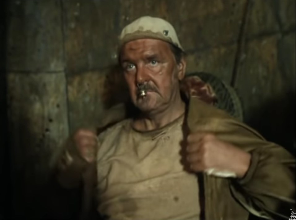 Ты что, Владимир Николаевич, обалдел, родной? Откуда на Плюке моря?