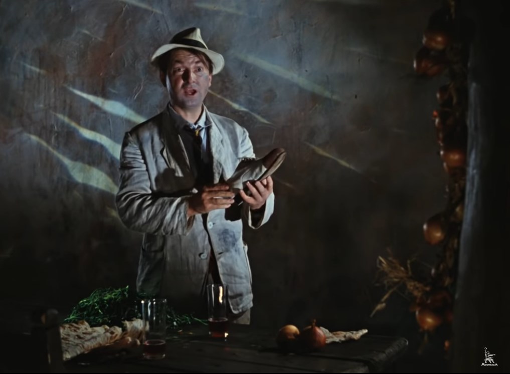 Чей туфля? А! Моё! Спасибо!