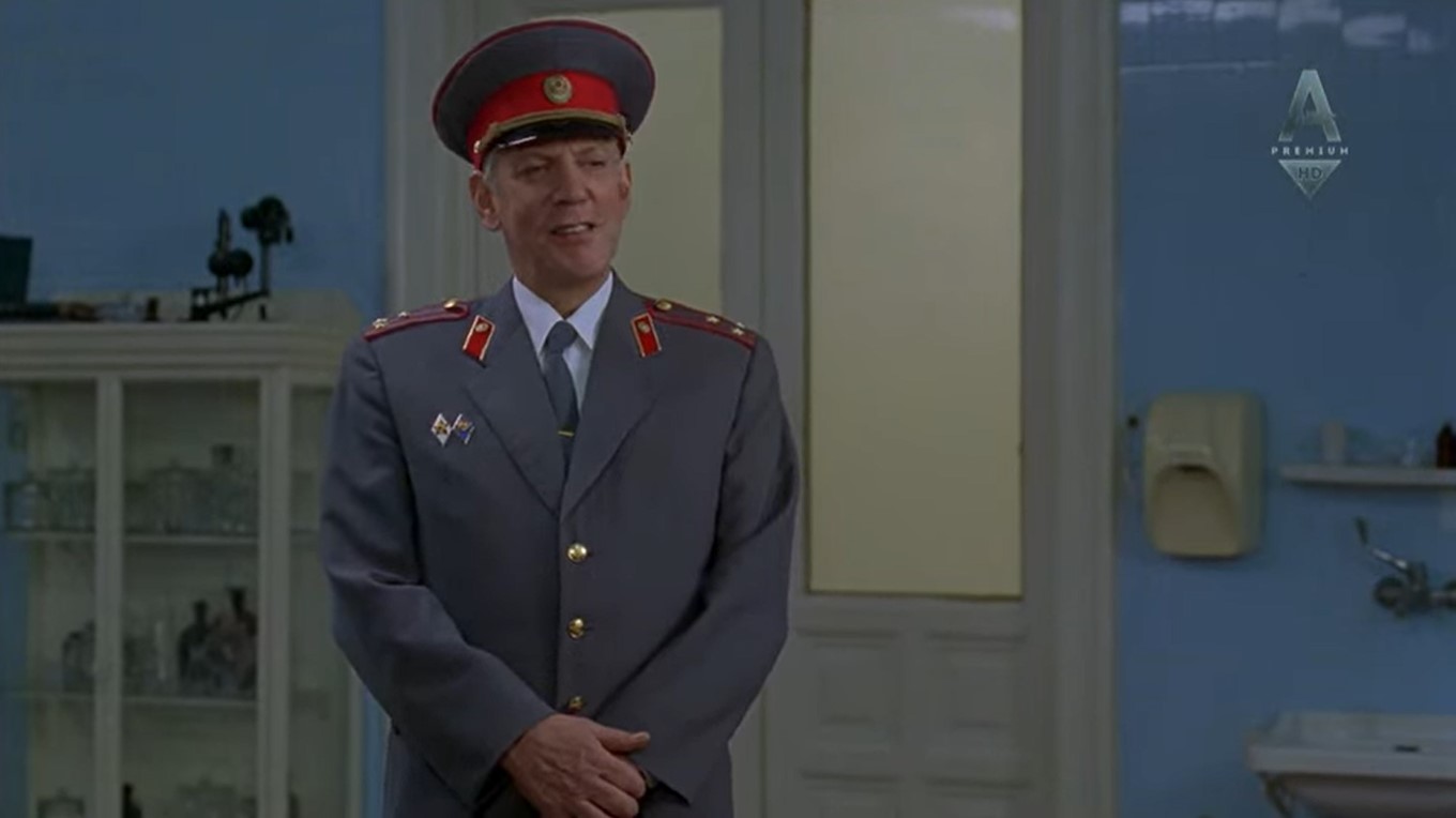 Сила бюрократии определяется ее способностью отказать в особом подходе кому бы то ни было.