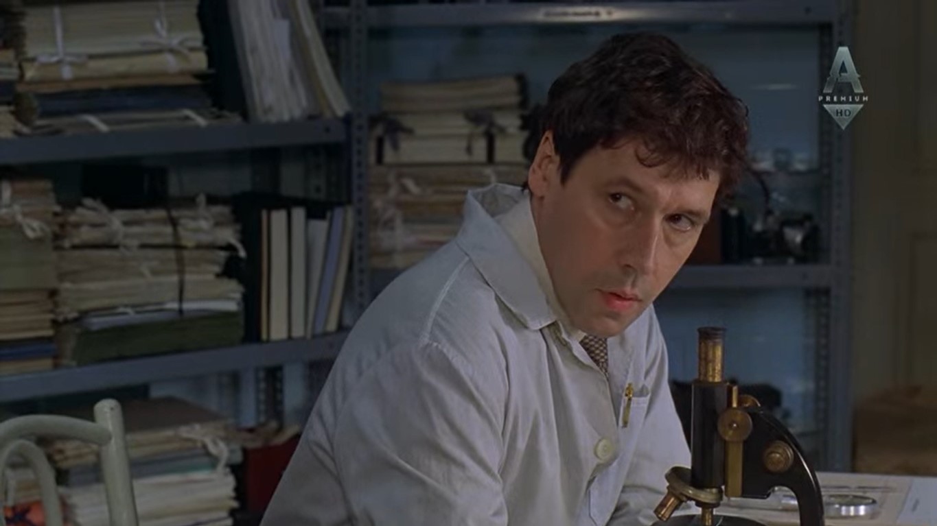 Сила бюрократии определяется ее способностью отказать в особом подходе кому бы то ни было.