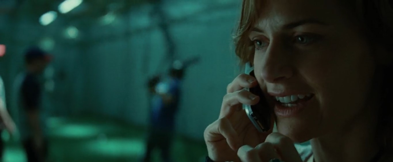 — Кто он? Белый? Индеец?
— Мам, мне пора...
— Стой! Нам нужно всё обсудить! Ты предохраняешься?