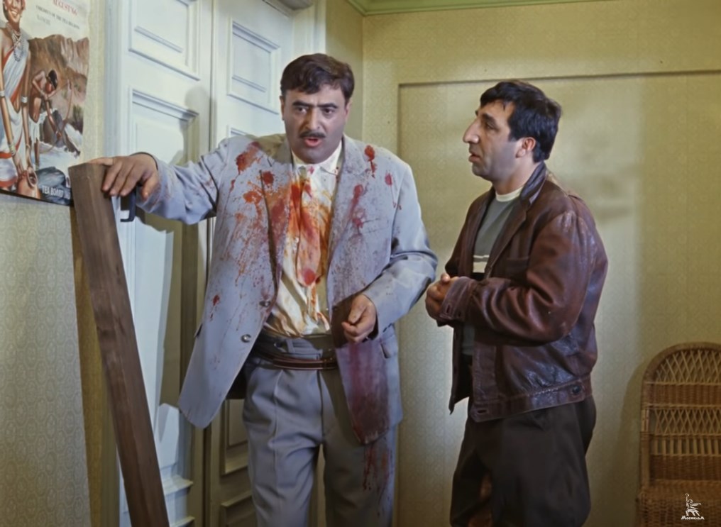 — В общем так, мне теперь из этого дома есть только два пути: либо я её веду в загс, либо она меня ведёт к прокурору.
— Не надо!
— Сам не хочу, что ты...