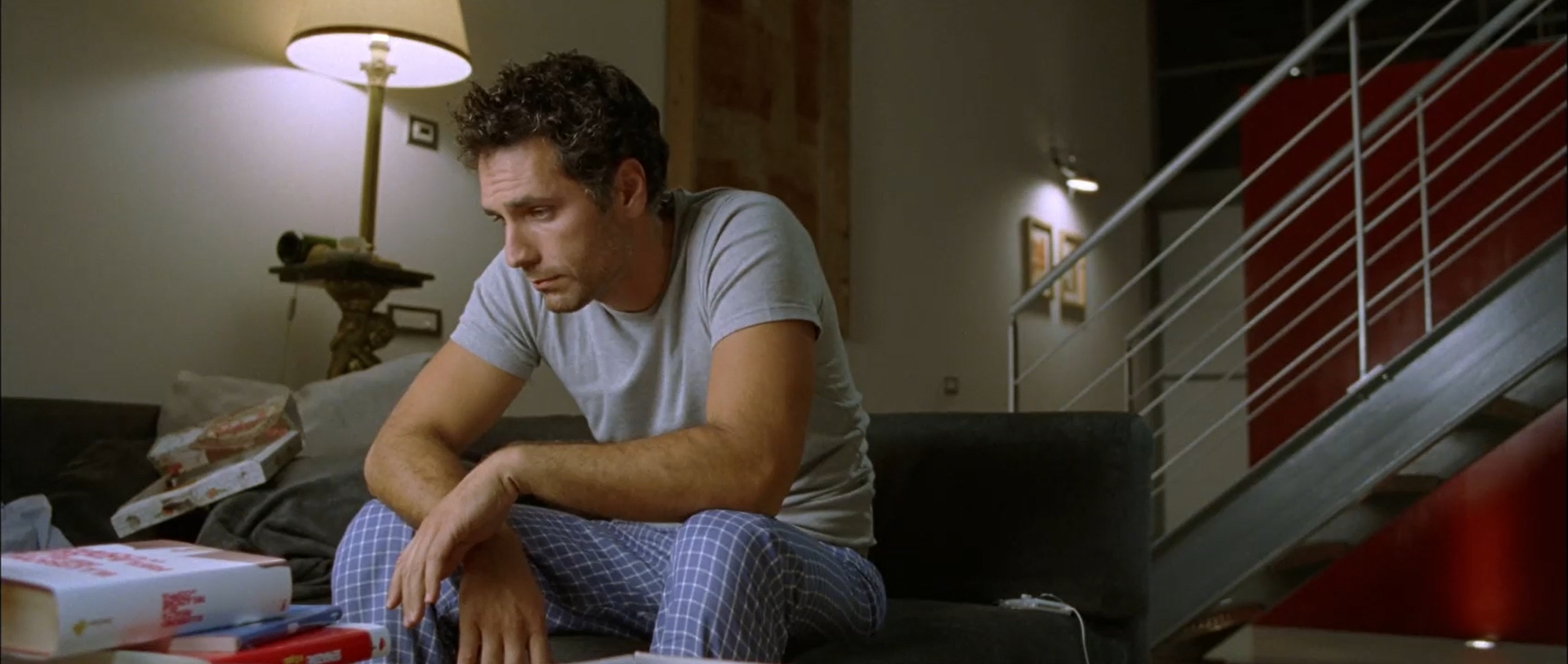 Когда всё заканчивается, боль расставания пропорциональна красоте пережитой любви. Выдержать эту боль трудно, потому что человека сразу же начинают мучить воспоминания.