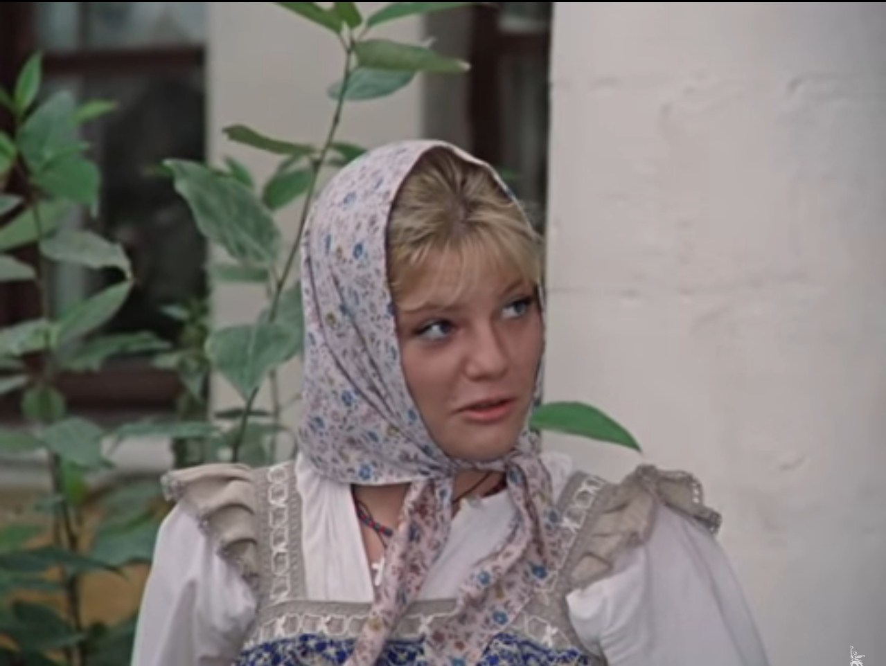 — Дядя Степан, ихний кучер на меня в лорнет посмотрел. Чего это он?
— Чего-чего? Зрение слабое!
— Беееедненький!