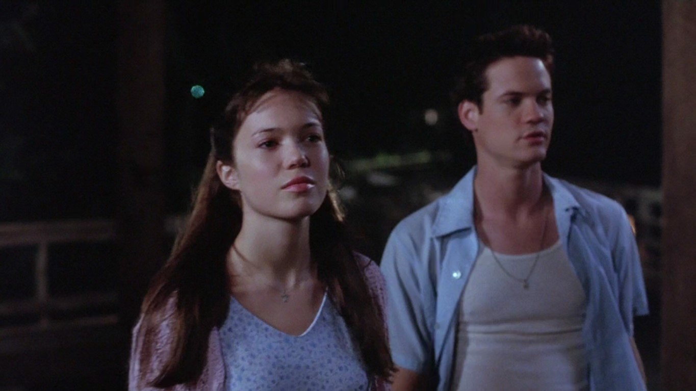 — Как ты можешь в таких красивых местах, в такие чудные мгновения, не верить в Господа?
— Видно мне не повезло...
— Он как ветер... Не видишь, но чувствуешь.
— Что чувствуешь?
— Красоту, радость, изумление, счастье, любовь... Бог во всём, что нас окружает.